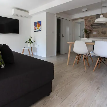 Apartment Dida *